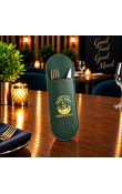 Yeşil deri oval uçlu çatal kaşık kılıfı, altın renkli logo baskılı restoran servis ekipmanı